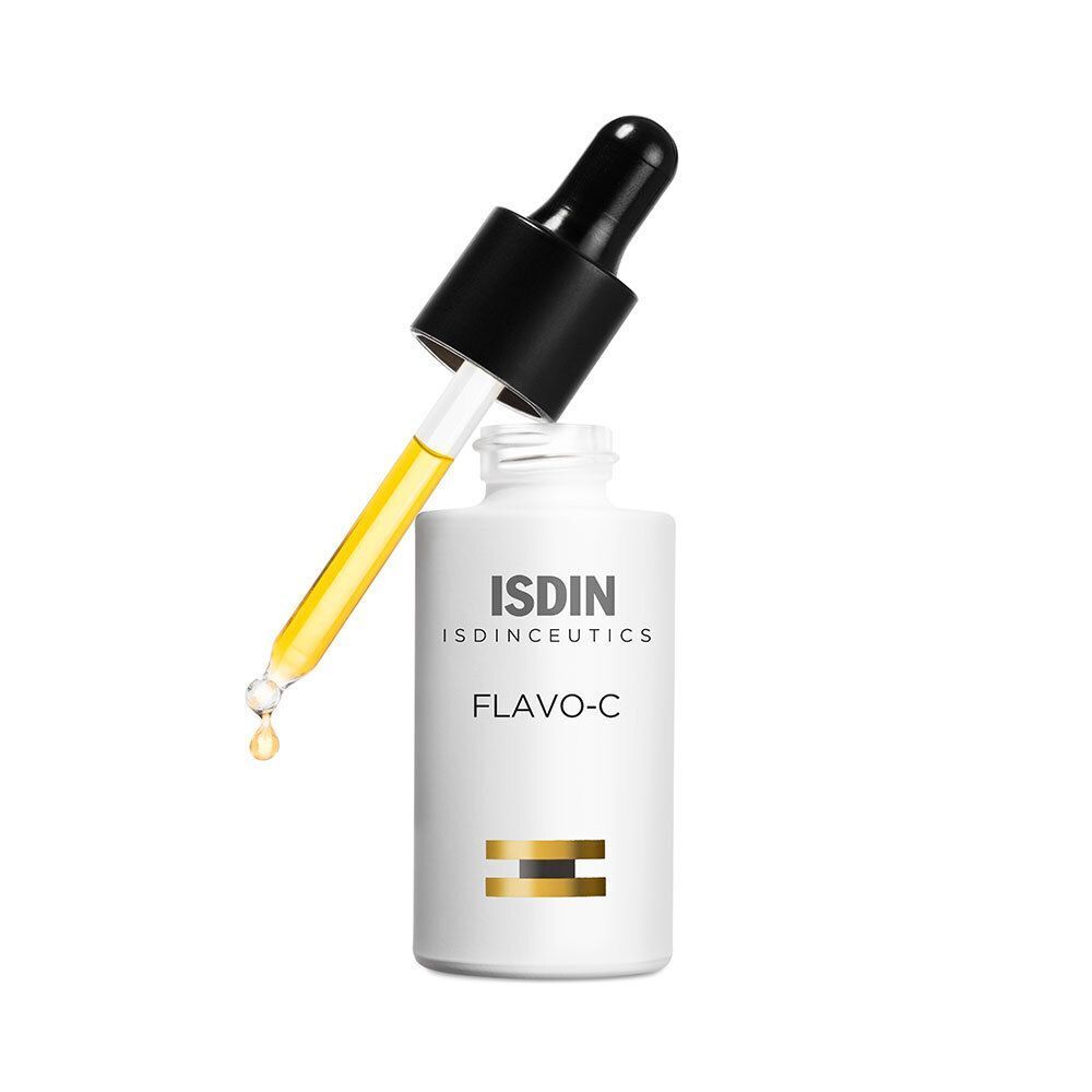 Weißes Fläschchen mit Pipette. Aufschrift ISDIN Isdinceutics Flavo-C. Pipette mit gelber Flüssigkeit.