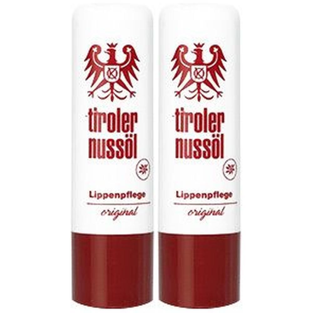 Zwei Lippenpflegestifte mit weißer Hülle und rotem Aufdruck. Der Aufdruck zeigt einen Adler und Schriftzug.