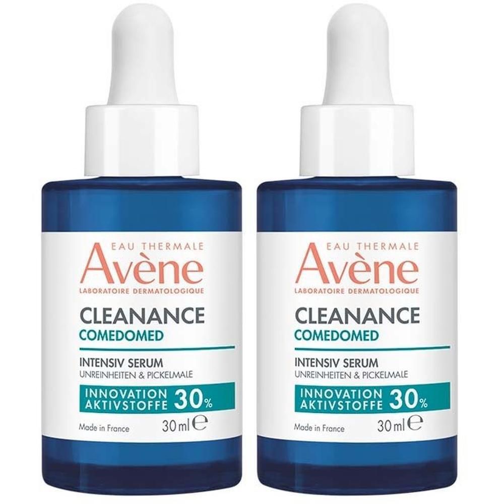 Zwei Flaschen Avène Cleanance Comedomed Intensiv Serum. Blaue Glasflaschen mit weißem Deckel und Pipette. 30ml.