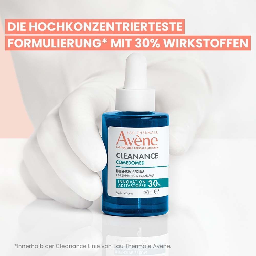 Avène Cleanance Comedomed Intensiv Serum. Blaue Glasflasche mit weißer Pipette. Text: 30% Wirkstoffe.