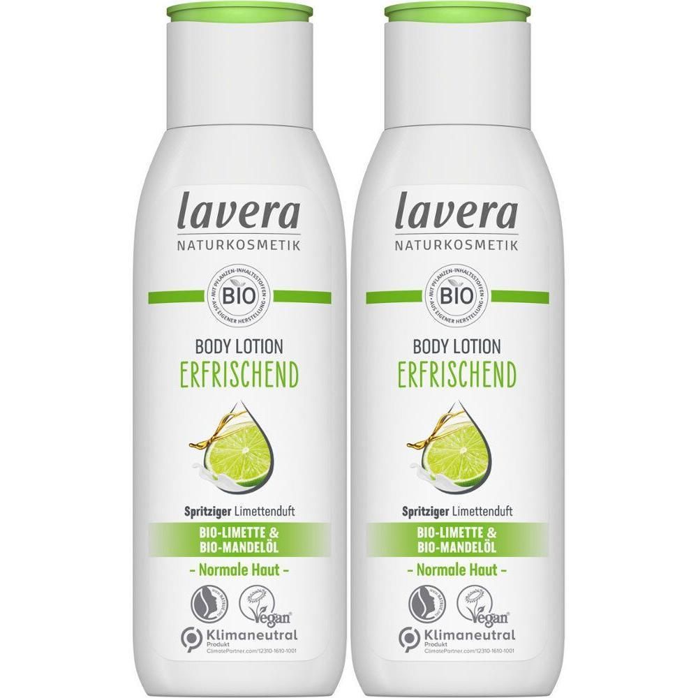 Zwei Flaschen Bodylotion. Weiß, mit grünem Deckel und Etikett. Aufschrift: lavera, Body Lotion, Erfrischend. Bio-Siegel.
