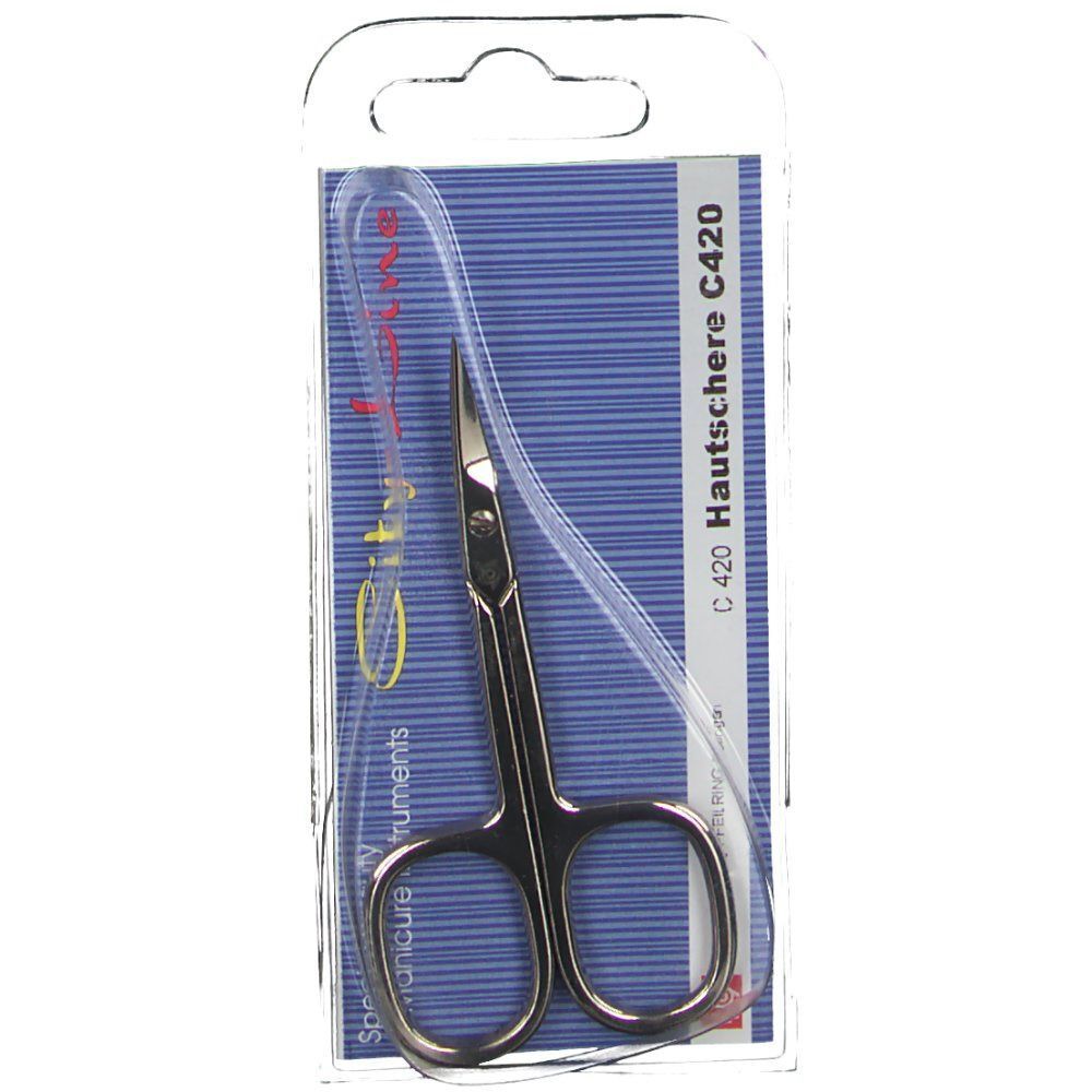 Hautschere in Blisterverpackung. Pfeilring-Logo und Produktbezeichnung C420. Schere aus Metall.