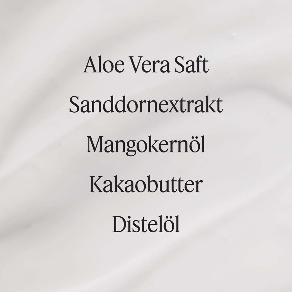 Text auf weißem Hintergrund. Aloe Vera Saft, Sanddornextrakt, Mangokernöl, Kakaobutter, Distelöl.