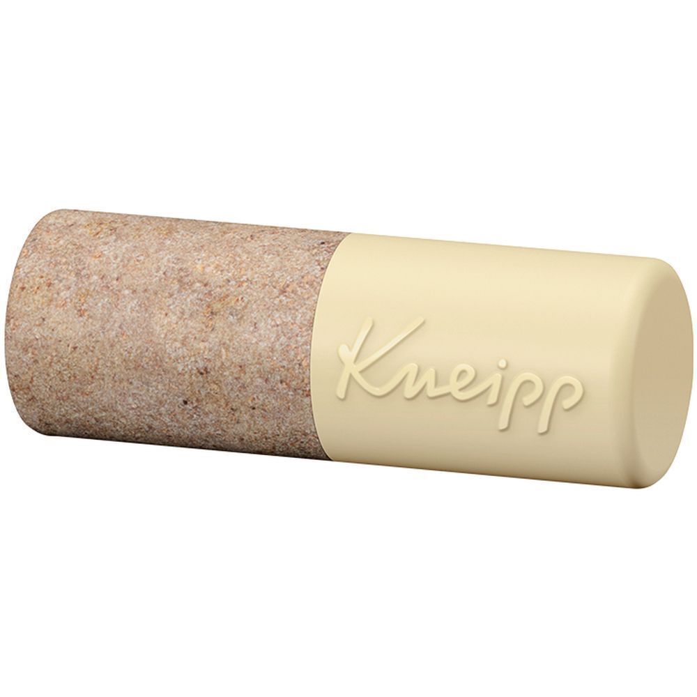 Lippenpflegestift mit hellem und braunem Teil. Der helle Teil trägt den Schriftzug Kneipp. Auf hellem Hintergrund.