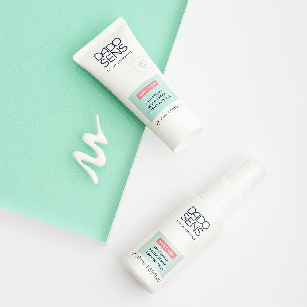 DADO SENS SOS CARE Akutspray und Akutcreme auf weißem und mintgrünem Hintergrund.