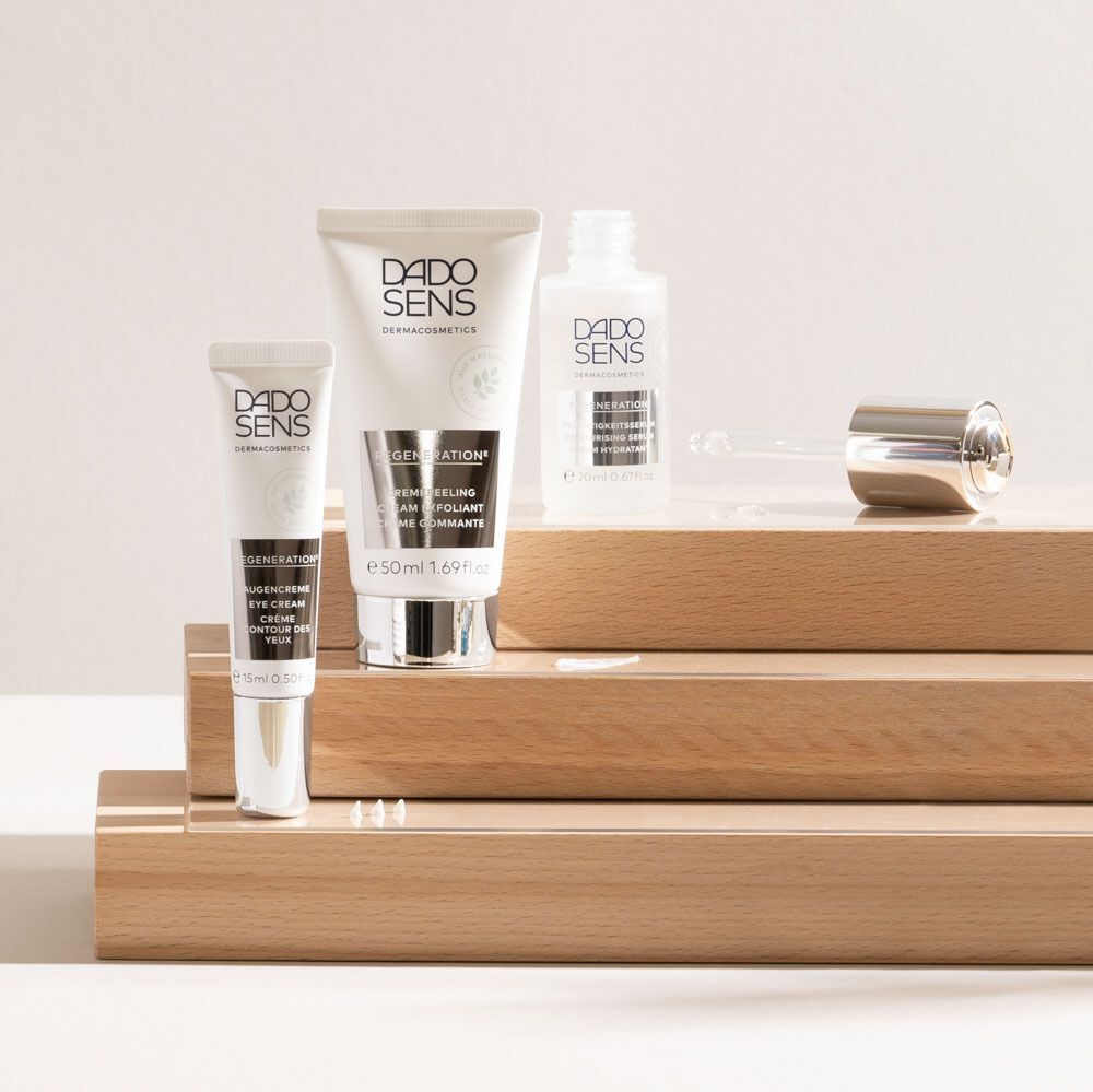 Drei DADO SENS REGENERATION Produkte: Augencreme, Gesichtscreme und Serum.
