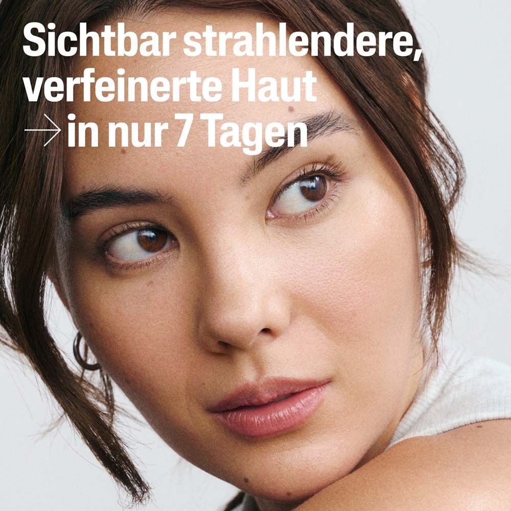 Porträt einer Frau mit dem Hinweis 'Sichtbar strahlendere, verfeinerte Haut in nur 7 Tagen'.