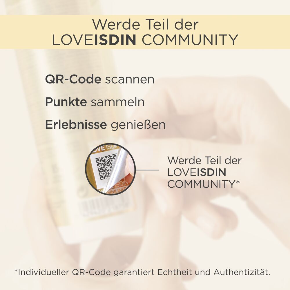 Hand hält Flasche. Text: Werde Teil der LOVEISDIN COMMUNITY. QR-Code scannen. Punkte sammeln. Erlebnisse genießen.
