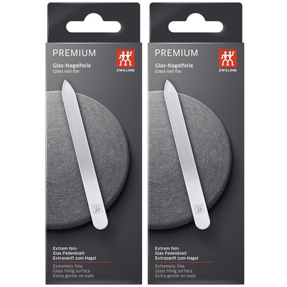 Zwei Glasnagelfeilen in Verpackung. Aufschrift: PREMIUM, Glas-Nagelfeile, ZWILLING. Feilenblatt, extra sanft zum Nagel.