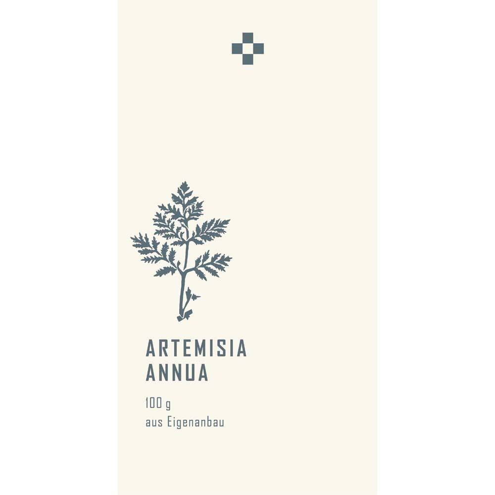 Weißes Etikett mit Logo und Text: ARTEMISIA ANNUA. 100 g aus Eigenanbau.