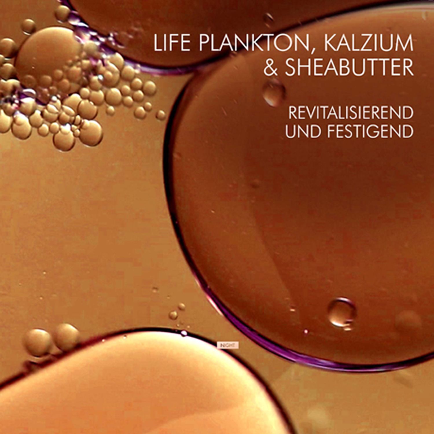 Nahaufnahme von Flüssigkeiten mit Life Plankton, Kalzium und Sheabutter. Braune und gelbe Farbtöne.