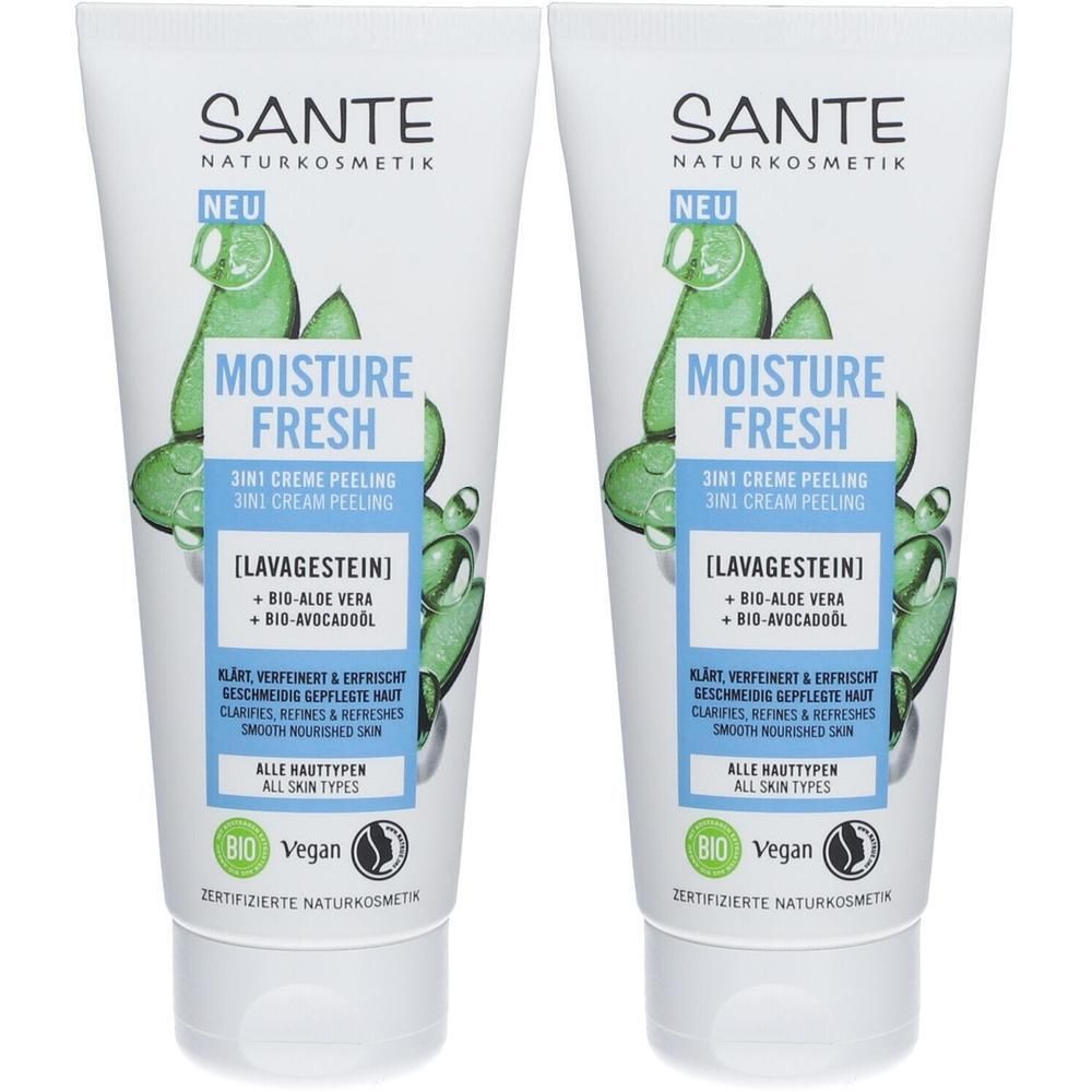 Zwei Tuben SANTE MOISTURE FRESH Peeling. Weiße Tuben mit grünen Illustrationen und Text. Enthält Bio-Aloe Vera und Avocadoöl. Für alle Hauttypen.