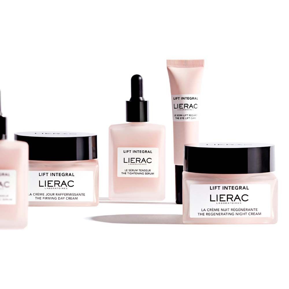 Verschiedene Kosmetikprodukte. Aufschrift: Lift Integral, Lierac. Produkte: Tagescreme, Serum, Augencreme, Nachtcreme. Rosa und weiß.