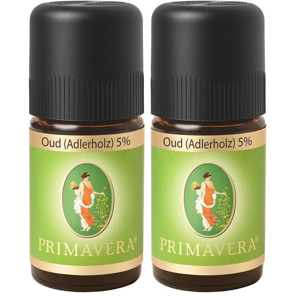 Zwei Flaschen mit schwarzem Deckel. Aufschrift: Oud (Adlerholz) 5%. Etikett mit Frau und Blumen. Marke: PRIMAVERA.