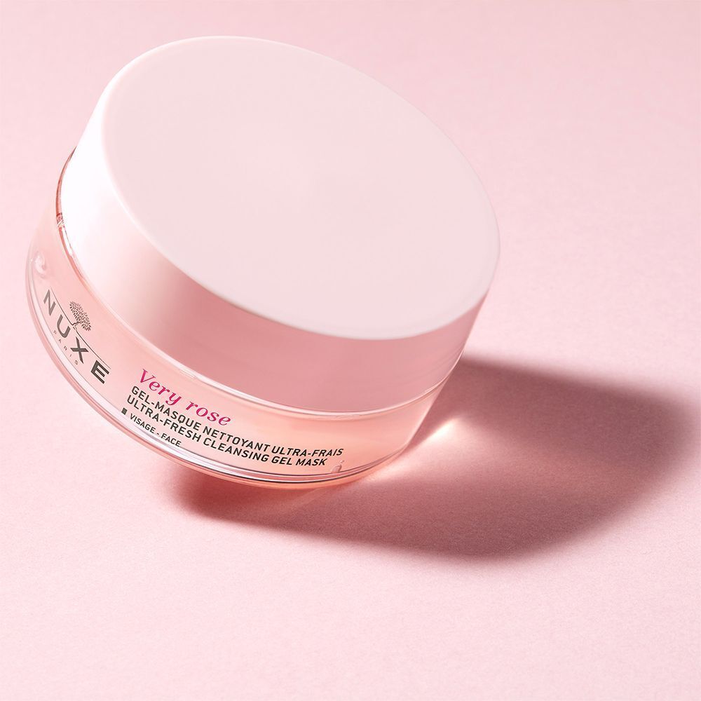 Rosa Tiegel mit Deckel, schräg gestellt. Aufschrift: Very Rose, Gel-Masque Nettoyant Ultra-Frais, Ultra-Fresh Cleansing Gel Mask. Marke: NUXE.