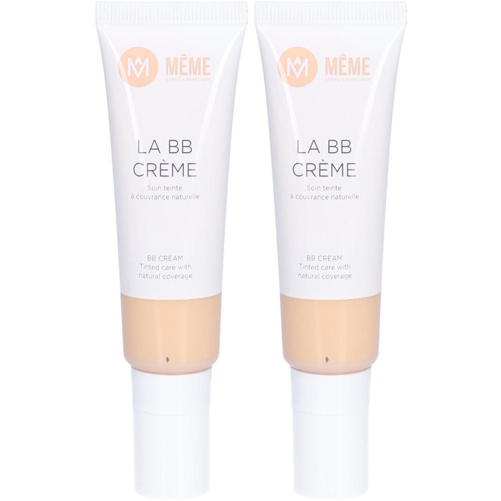 Zwei Tuben BB Crème. Aufschrift: MÊME, LA BB CRÈME, Soin teinté & couvrance naturelle. Farbton: hellbeige. Weiße Tube mit weißem Deckel.