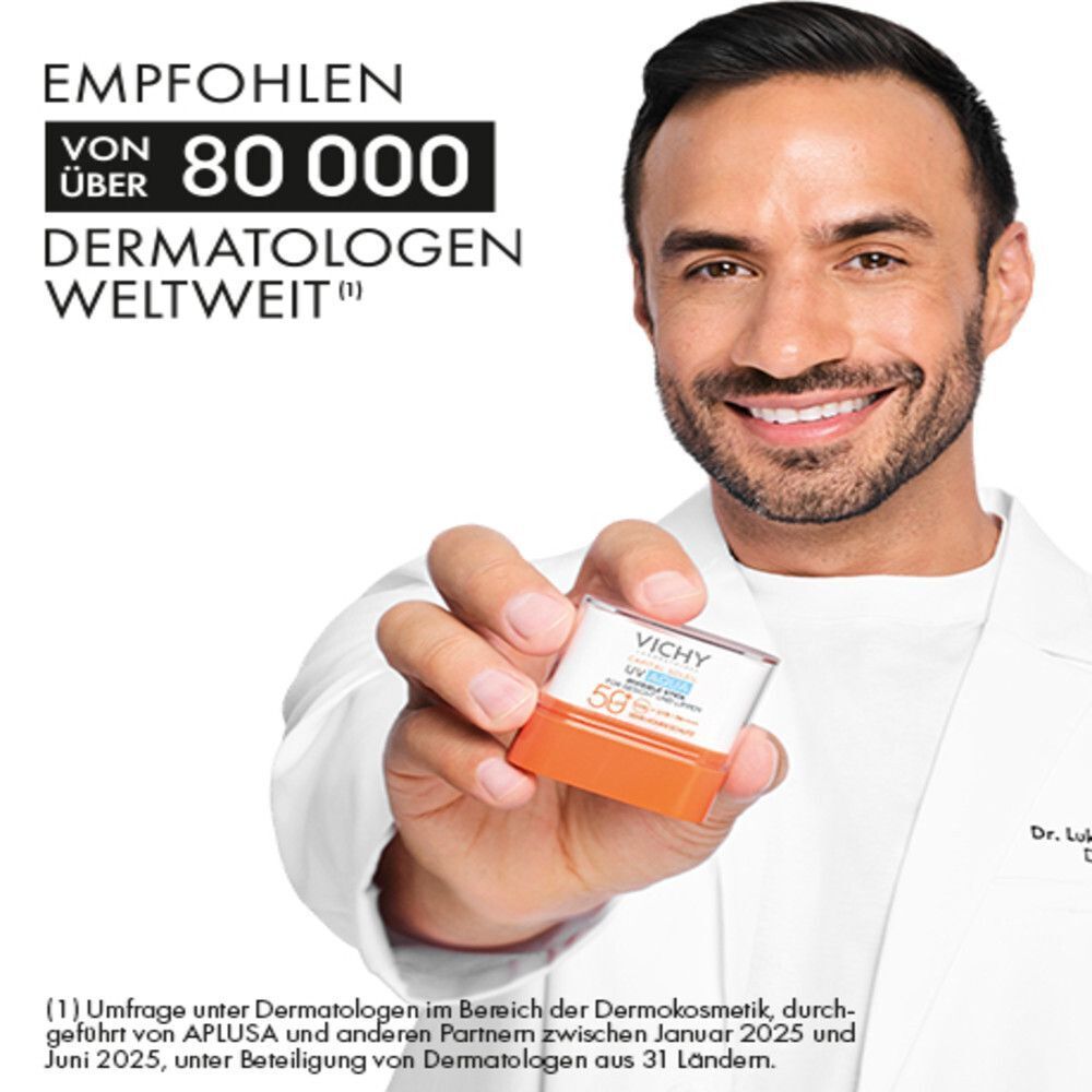 Mann hält einen Sonnenschutz-Stick. Text: Empfohlen von über 80.000 Dermatologen weltweit.