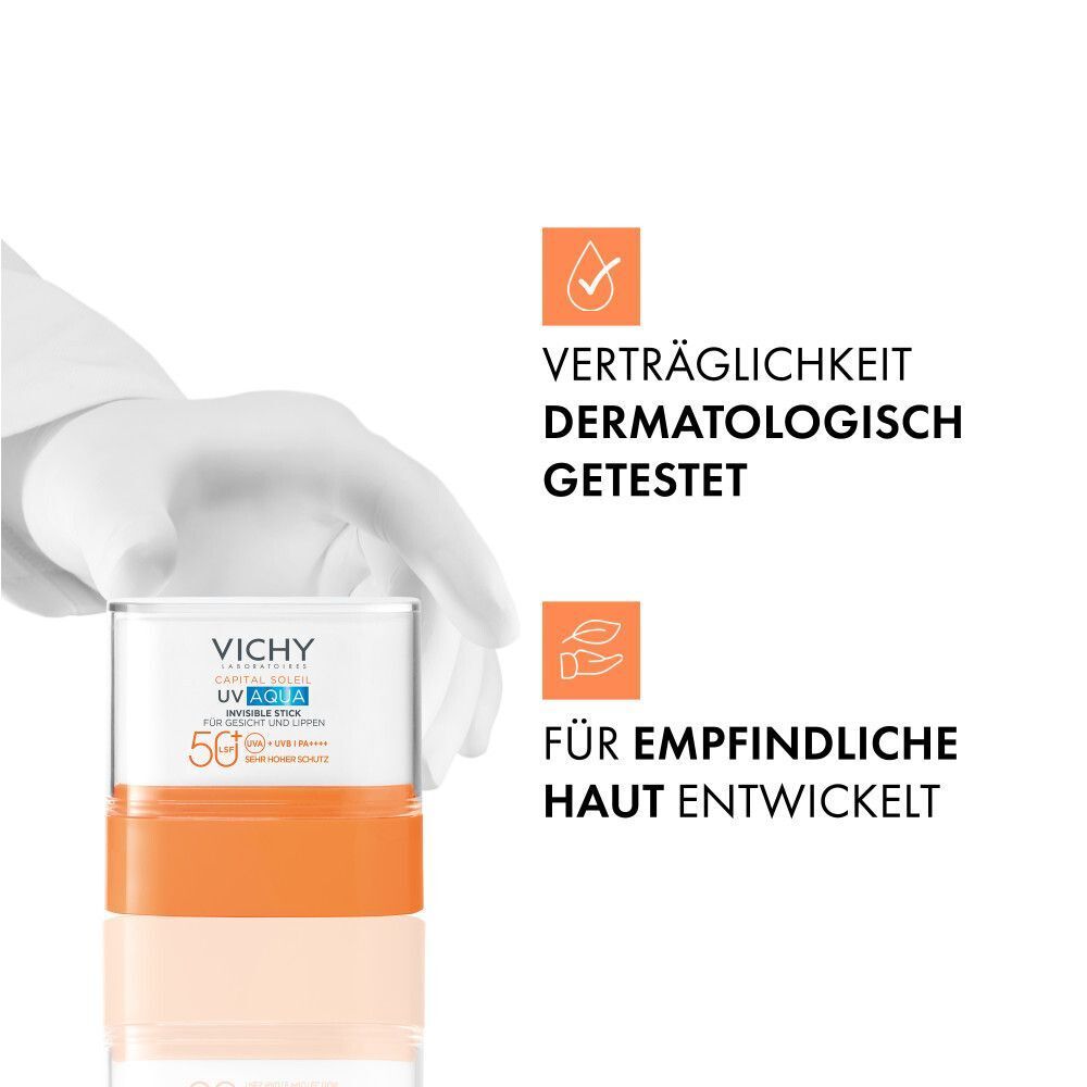 Hand hält einen Sonnenschutz-Stick. Text: Verträglichkeit dermatologisch getestet. Für empfindliche Haut.