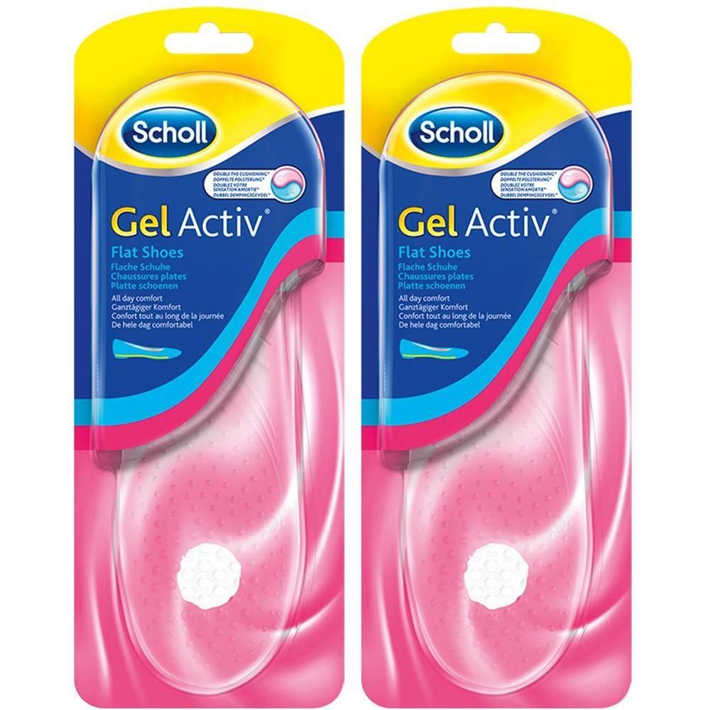 Zwei Packungen Scholl GelActiv Einlegesohlen für flache Schuhe. Transparente, rosa Einlagen in Blisterverpackung mit gelbem Aufhänger.