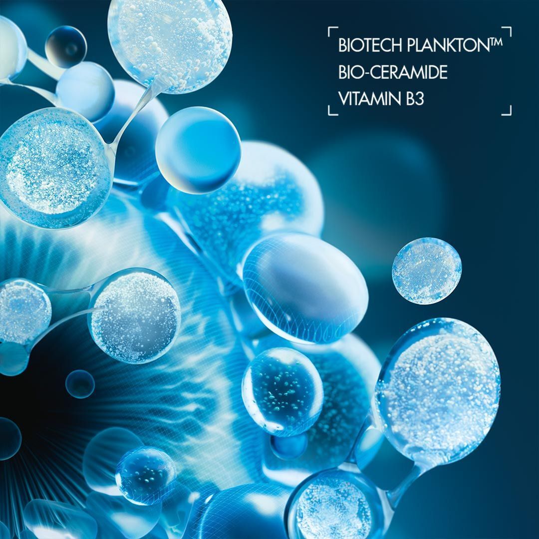 Abbildung von blauen, kugelförmigen Elementen. Text: Biotech Plankton, Bio-Ceramide, Vitamin B3.