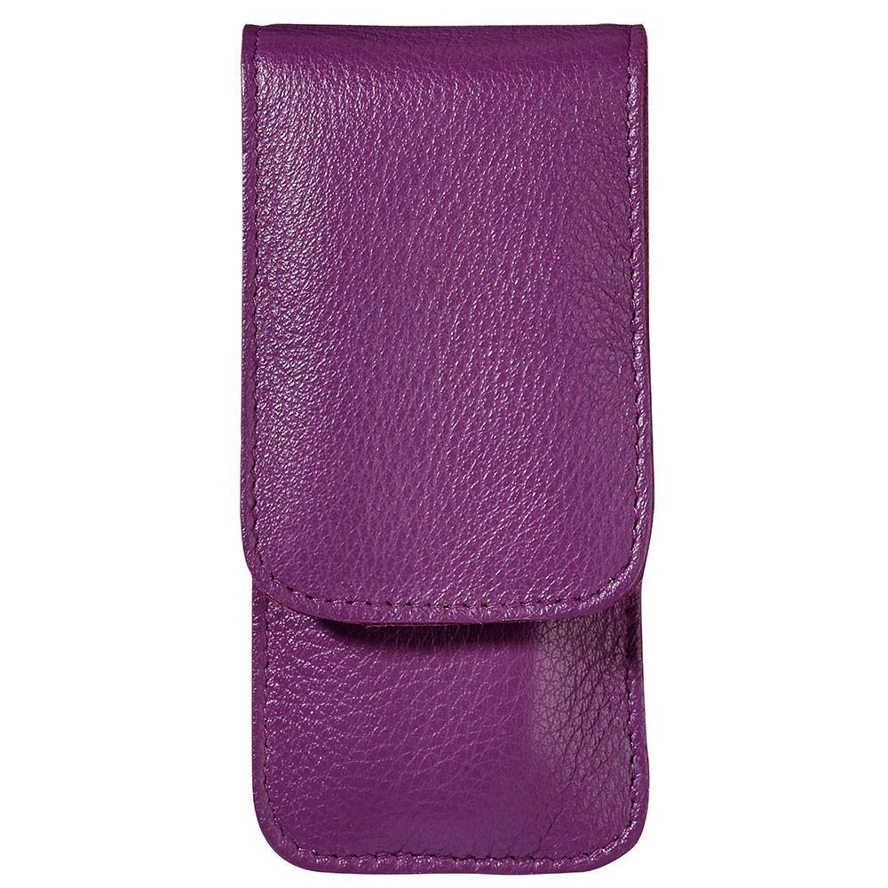 Geschlossenes lila Pflege-Etui. Aus Lederimitat mit Klappe und Druckknopfverschluss.