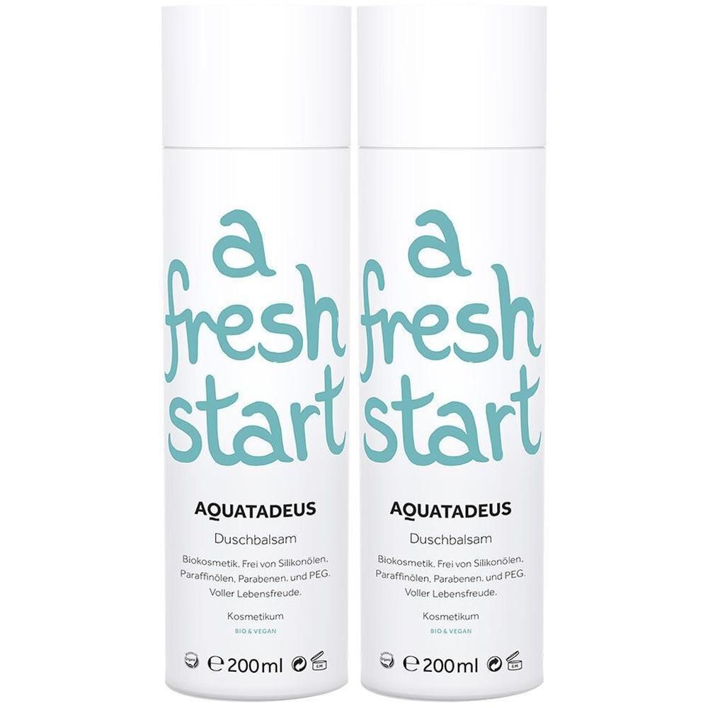 Zwei weiße Flaschen mit türkisfarbenem Schriftzug "a fresh start". Darunter "AQUATADEUS Duschbalsam".