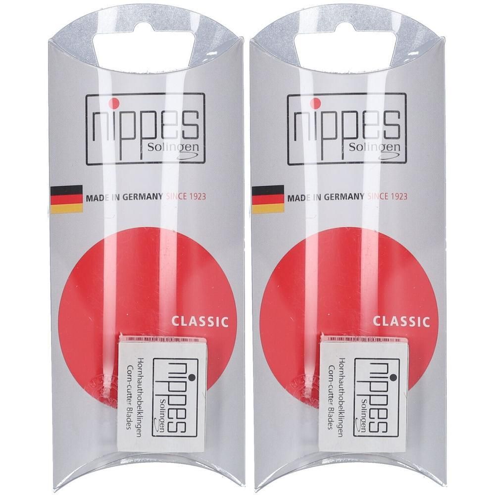 Zwei Packungen Hobelklingen. Verpackung mit rotem Kreis und Produktnamen. Hergestellt in Deutschland.
