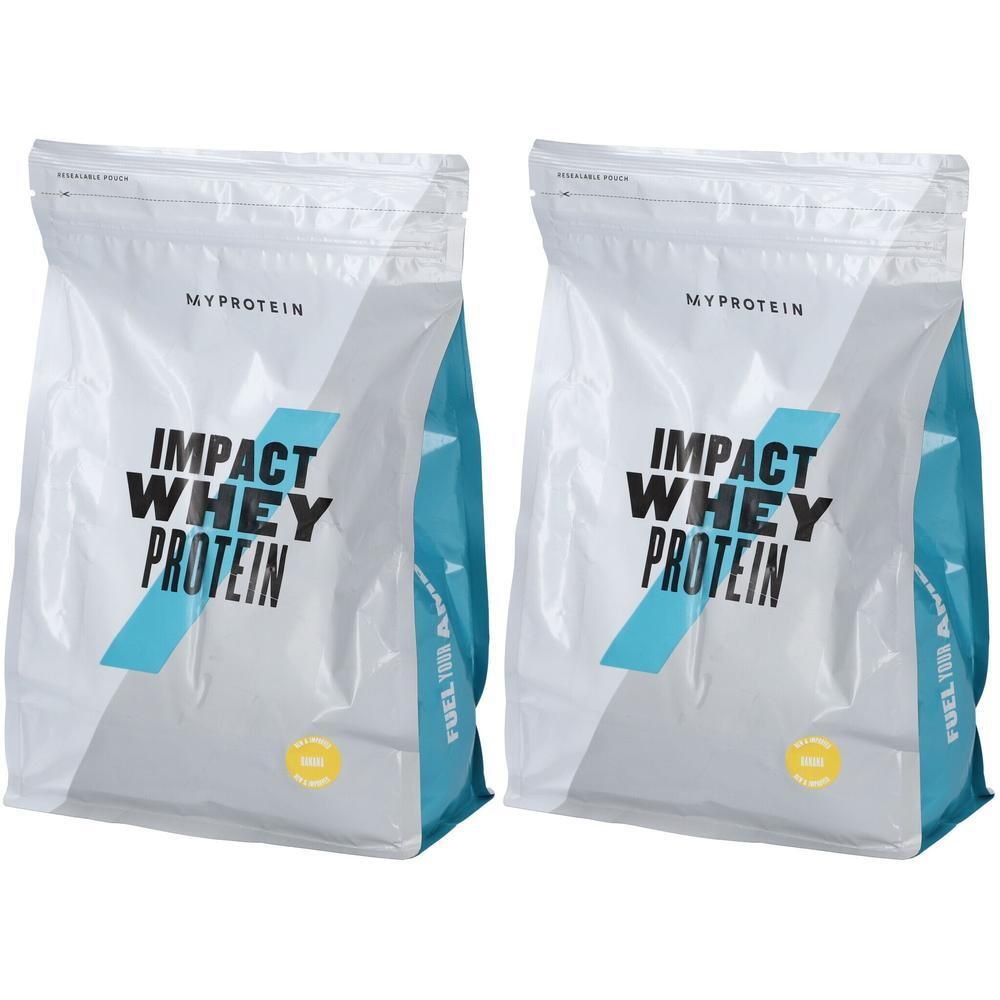Zwei Beutel Myprotein Impact Whey Protein. Weiß, mit blauen und grauen Akzenten. Aufschrift: Impact Whey Protein.