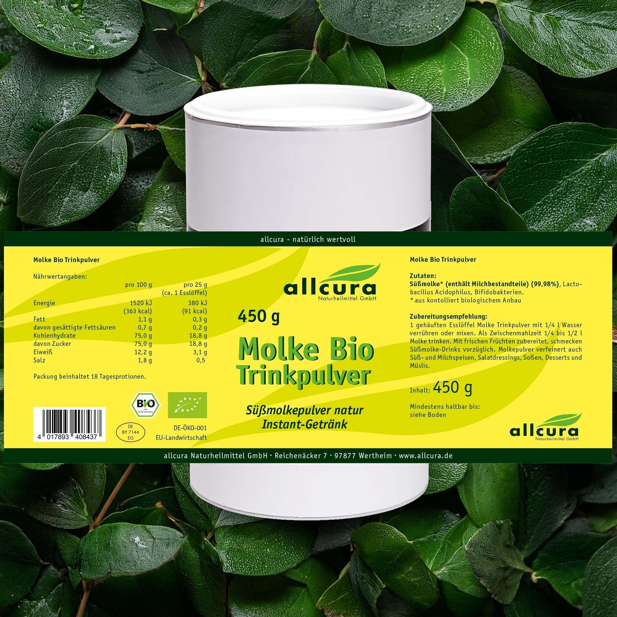 Etikett mit Nährwertangaben und Aufschrift: allcura Molke Bio Trinkpulver. Bio-Siegel. 450 g. Hintergrund: Blätter.