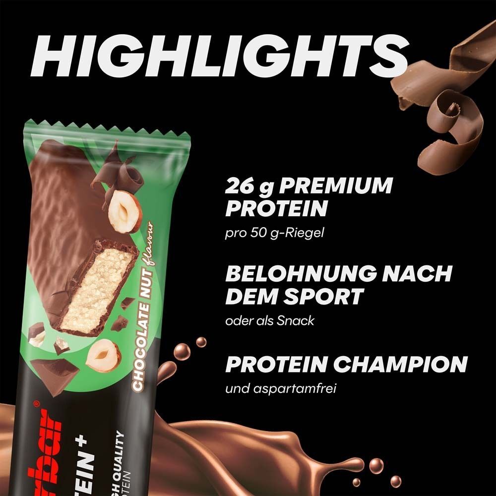 Nahaufnahme einer PowerBar 52% Protein Riegel, Schoko-Nuss. Text: "26 g PREMIUM PROTEIN", "BELOHNUNG NACH DEM SPORT", "PROTEIN CHAMPION".