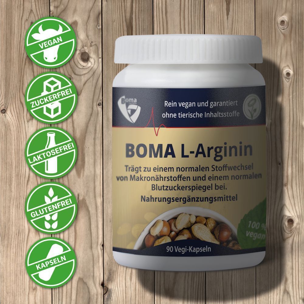 Weiße Flasche Boma L-Arginin. Aufschrift: Trägt zu normalem Stoffwechsel und Blutzuckerspiegel bei. 100% vegan. Mit Zertifizierungen.