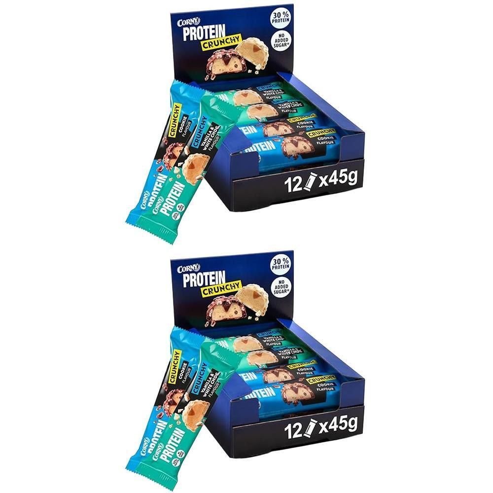 Verpackung mit Proteinriegeln. Blaue und grüne Verpackungen in einer Displaybox. Aufschrift: Protein Crunchy, 12 x 45g.