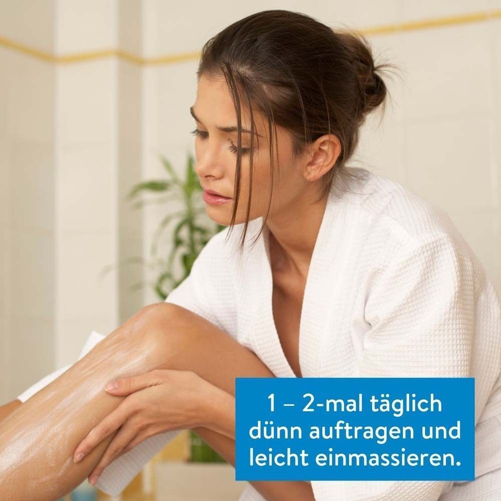 Person trägt Lotion auf Bein auf. Text: 1-2 mal täglich dünn auftragen und leicht einmassieren.