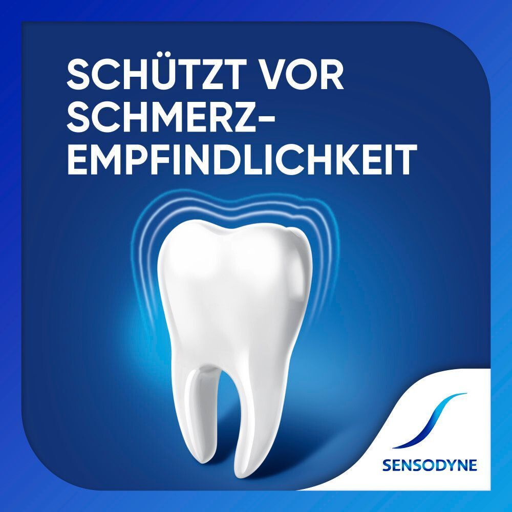 Zahn vor blauem Hintergrund. Text: SCHÜTZT VOR SCHMERZ-EMPFINDLICHKEIT. Logo SENSODYNE.