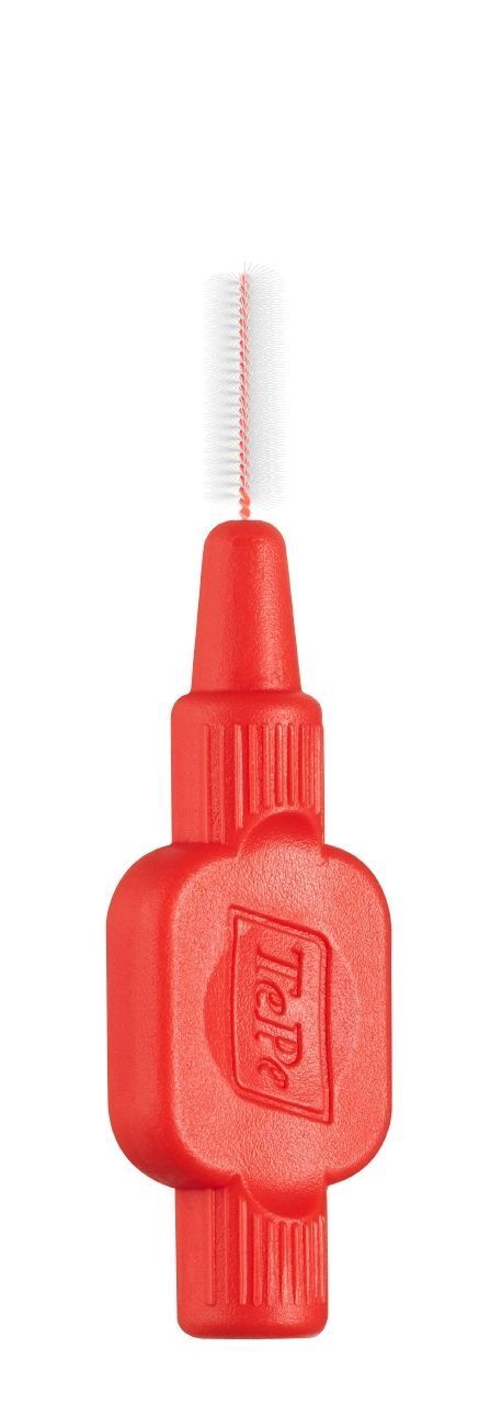 Rote Interdentalbürste mit rotem Griff und weißen Borsten. Der Griff hat das TePe-Logo.