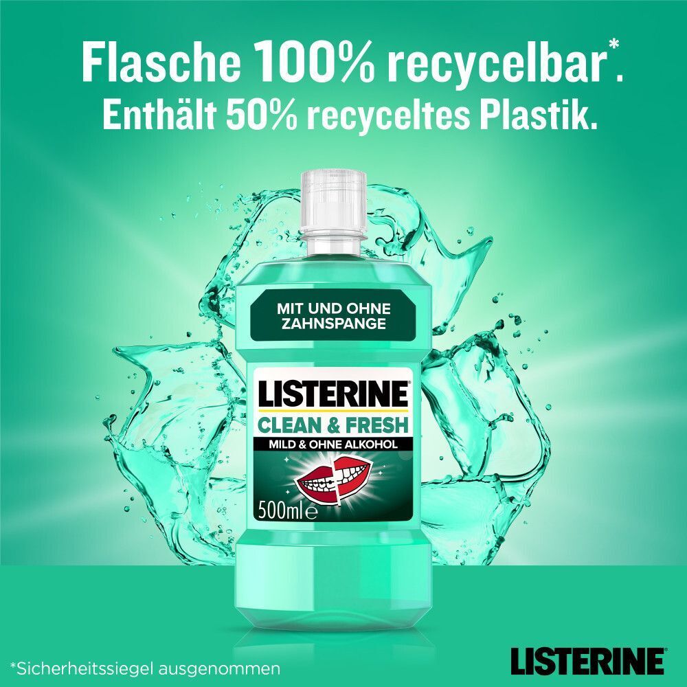 Flasche LISTERINE® Clean & Fresh vor Wasserhintergrund. Text: Flasche 100% recycelbar. Enthält 50% recyceltes Plastik. Logo für Recycling.