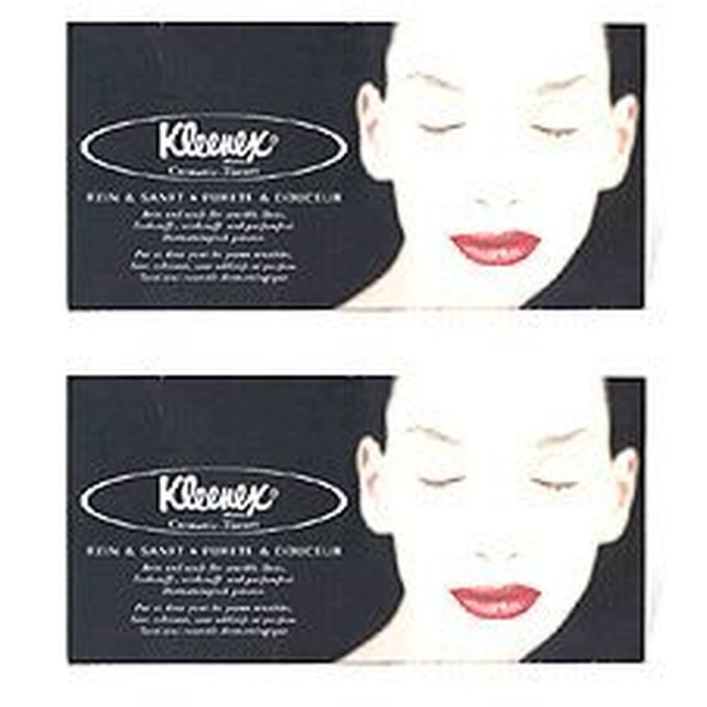 Zwei Packungen Kosmetiktücher. Schwarze Verpackung mit Kleenex-Logo und Gesicht. Text: Sanft & Zart.