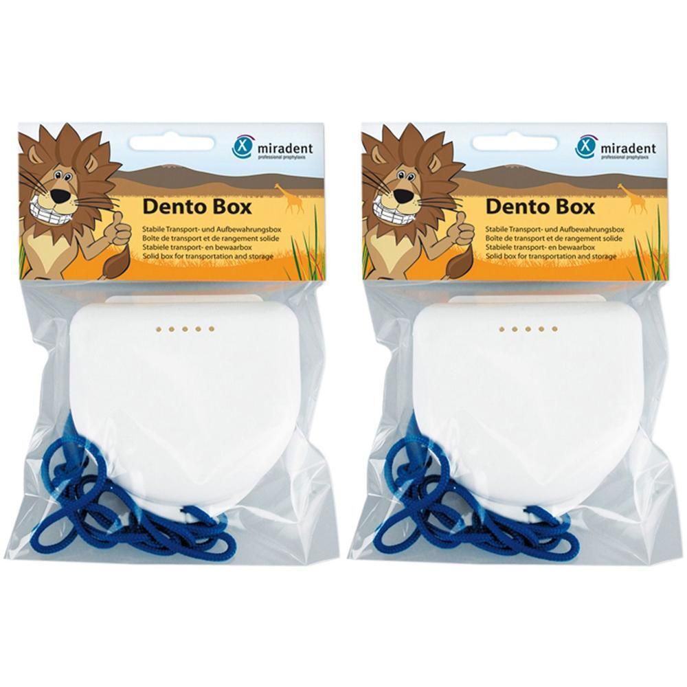Zwei weiße Dento Boxen mit blauem Band, verpackt in Plastik. Auf der Verpackung ist ein Löwe und der Schriftzug "miradent".