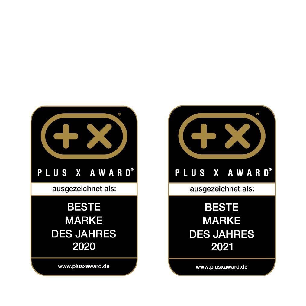 Zwei schwarze Plus X Award-Auszeichnungen. Eine für 2020, eine für 2021. Text: Beste Marke des Jahres.