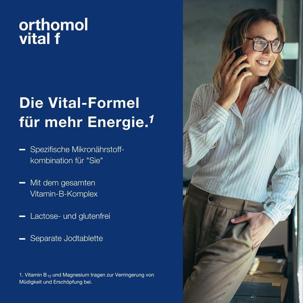 Frau telefoniert. Text: Die Vital-Formel. Orthomol vital f-Packung. 30 Tagesportionen Tabletten/Kapseln. Listenpunkte.