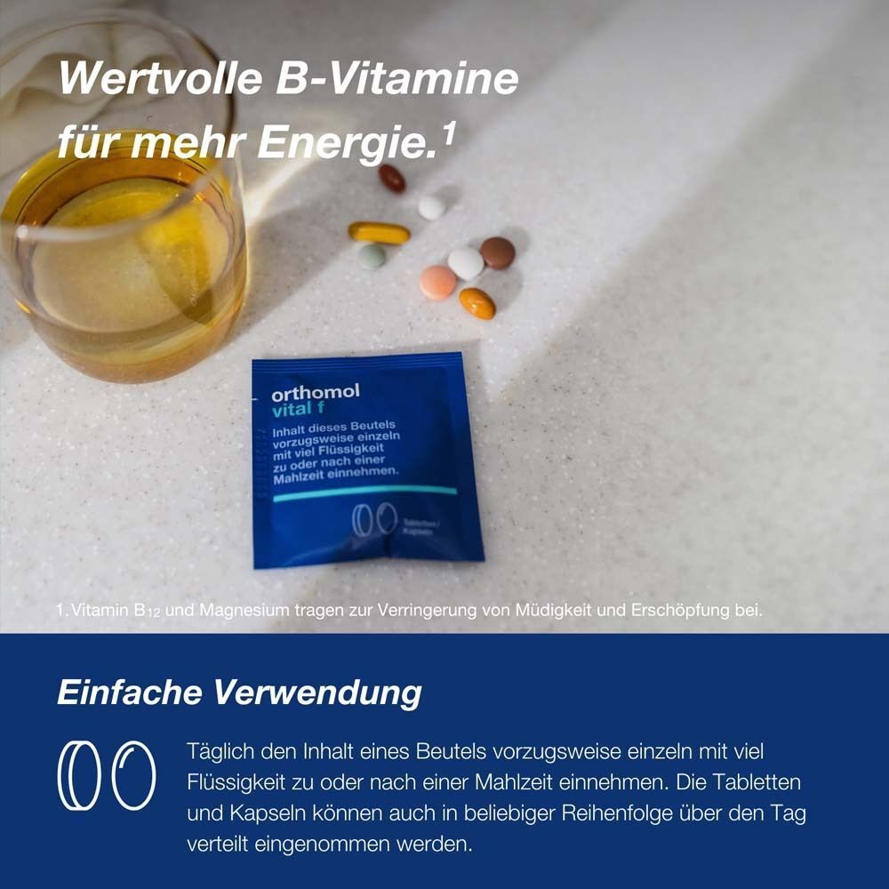 Glas Wasser, Tabletten, Kapseln. Text: Wertvolle B-Vitamine. Orthomol vital f-Beutel. Einfache Verwendung.