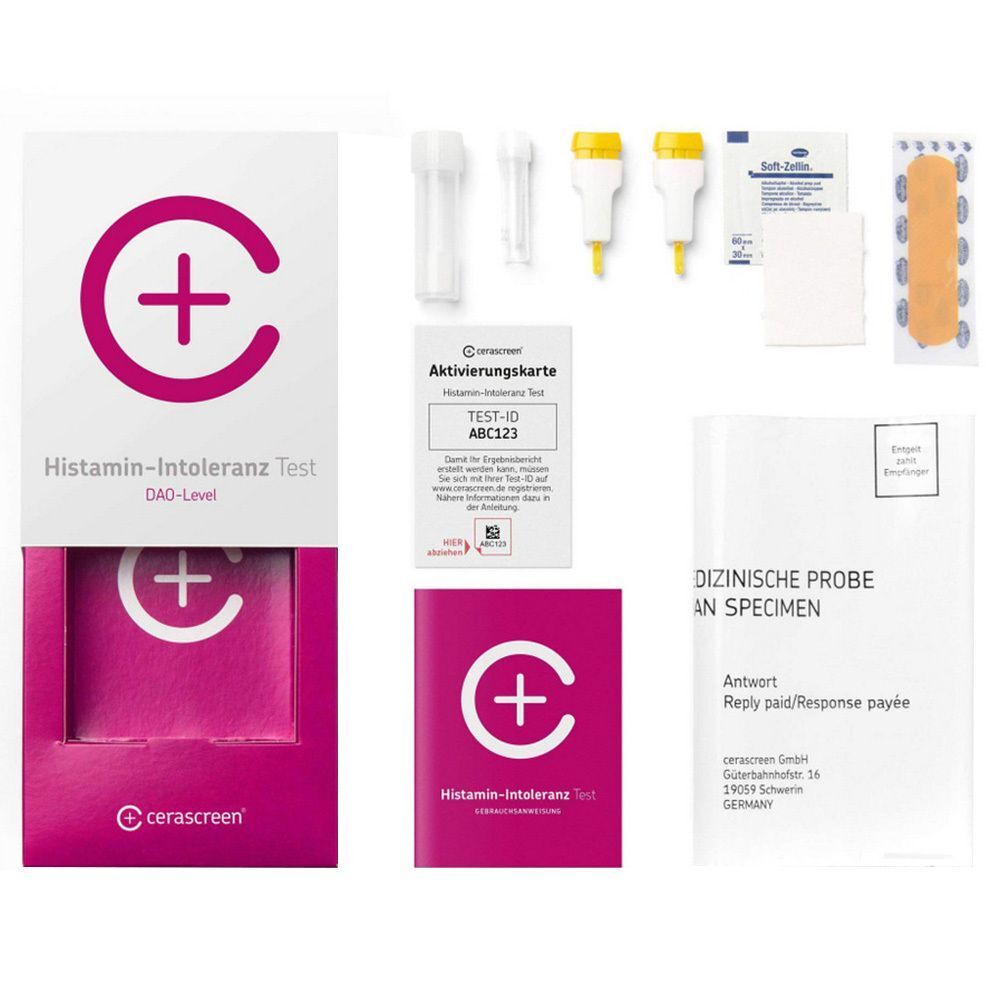 Testkit mit Komponenten: Aktivierungskarte, Probenröhrchen, Pflaster, Anleitung. cerascreen®-Logo sichtbar.