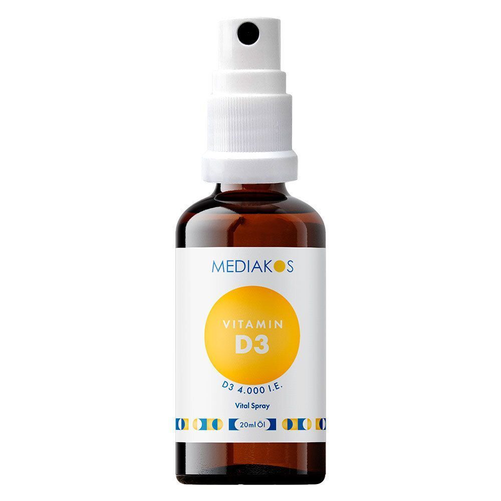 MEDIAKOS Vitamin D3 Vital Spray. Braune Glasflasche mit weißem Sprühkopf und gelbem Etikett. Produktname und D3-Informationen.