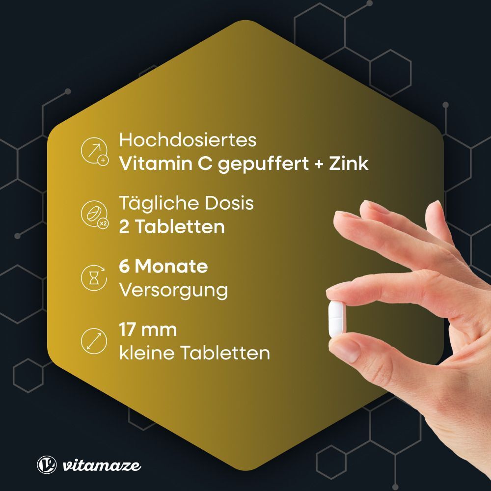 Hand hält eine Tablette. Gelber Hintergrund mit Text: Hochdosiertes Vitamin C gepuffert + Zink, 2 Tabletten, 6 Monate Versorgung, 17 mm Tabletten.