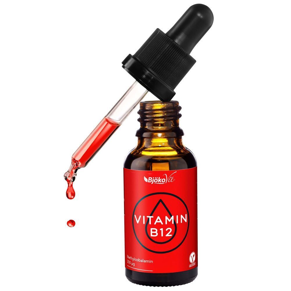 Eine Flasche BjökoVit Vitamin B12 Tropfen, Pipette tropft rote Flüssigkeit.