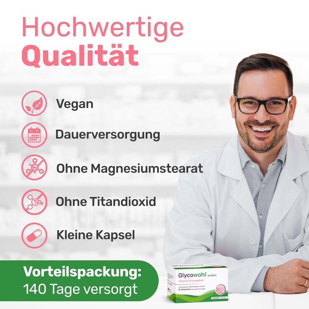 Ein Apotheker steht vor einem Regal. Aufschrift: Hochwertige Qualität. Symbole: Vegan, Dauerversorgung, ohne Magnesiumstearat, ohne Titandioxid.