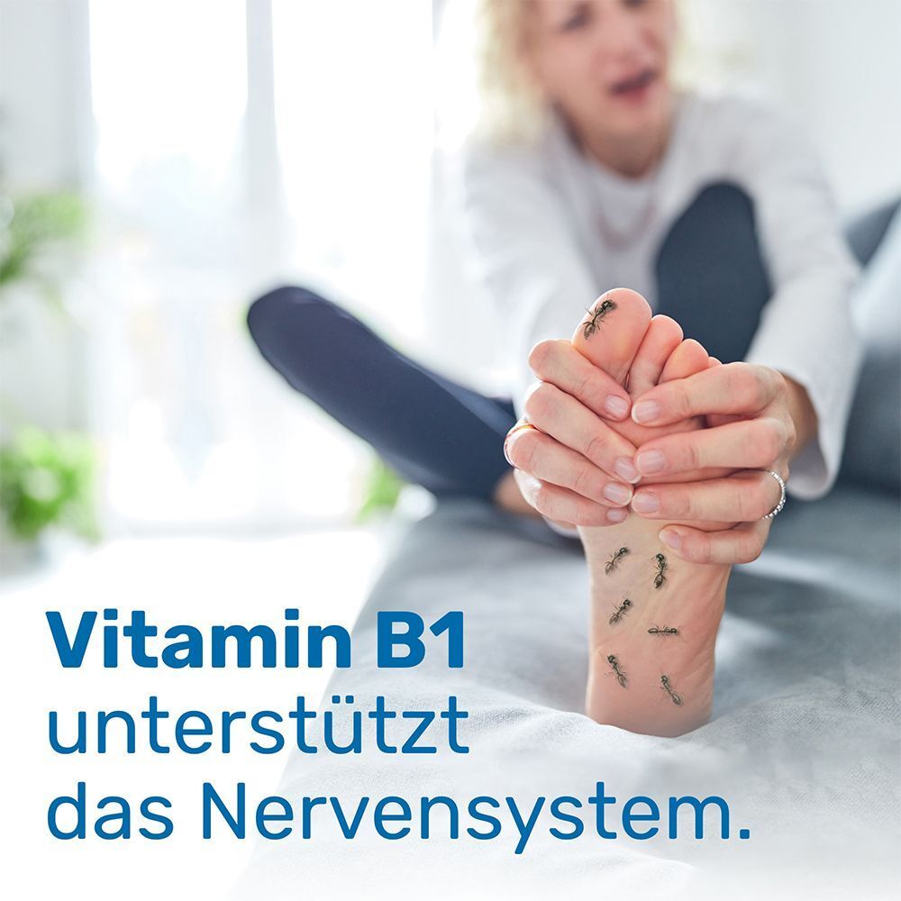 Person mit Fuß. Text: Vitamin B1 unterstützt das Nervensystem. Auf dem Fuß sind Symbole für Nerven dargestellt.