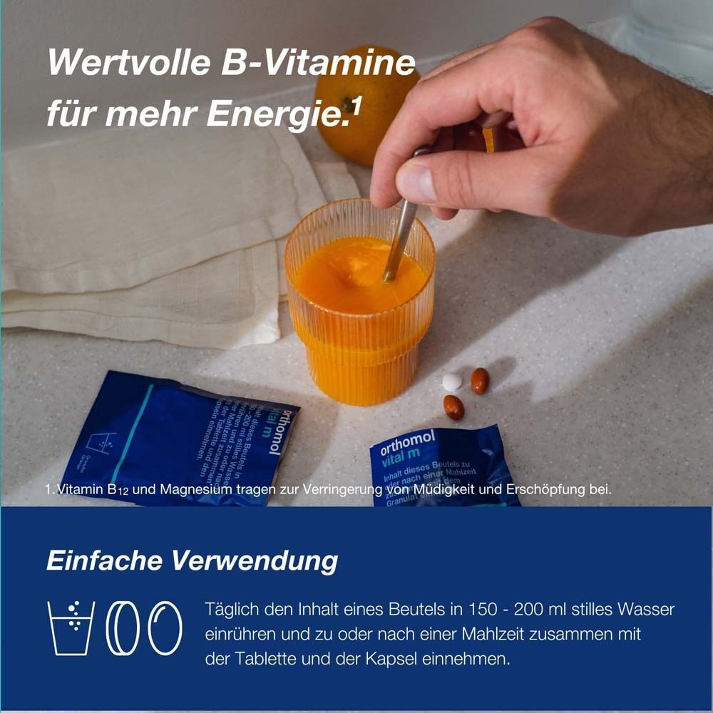 Glas mit Flüssigkeit, daneben Tabletten, Kapseln. Aufschrift: Einfache Verwendung. Täglich in Wasser einnehmen. Orange und Tabletten.