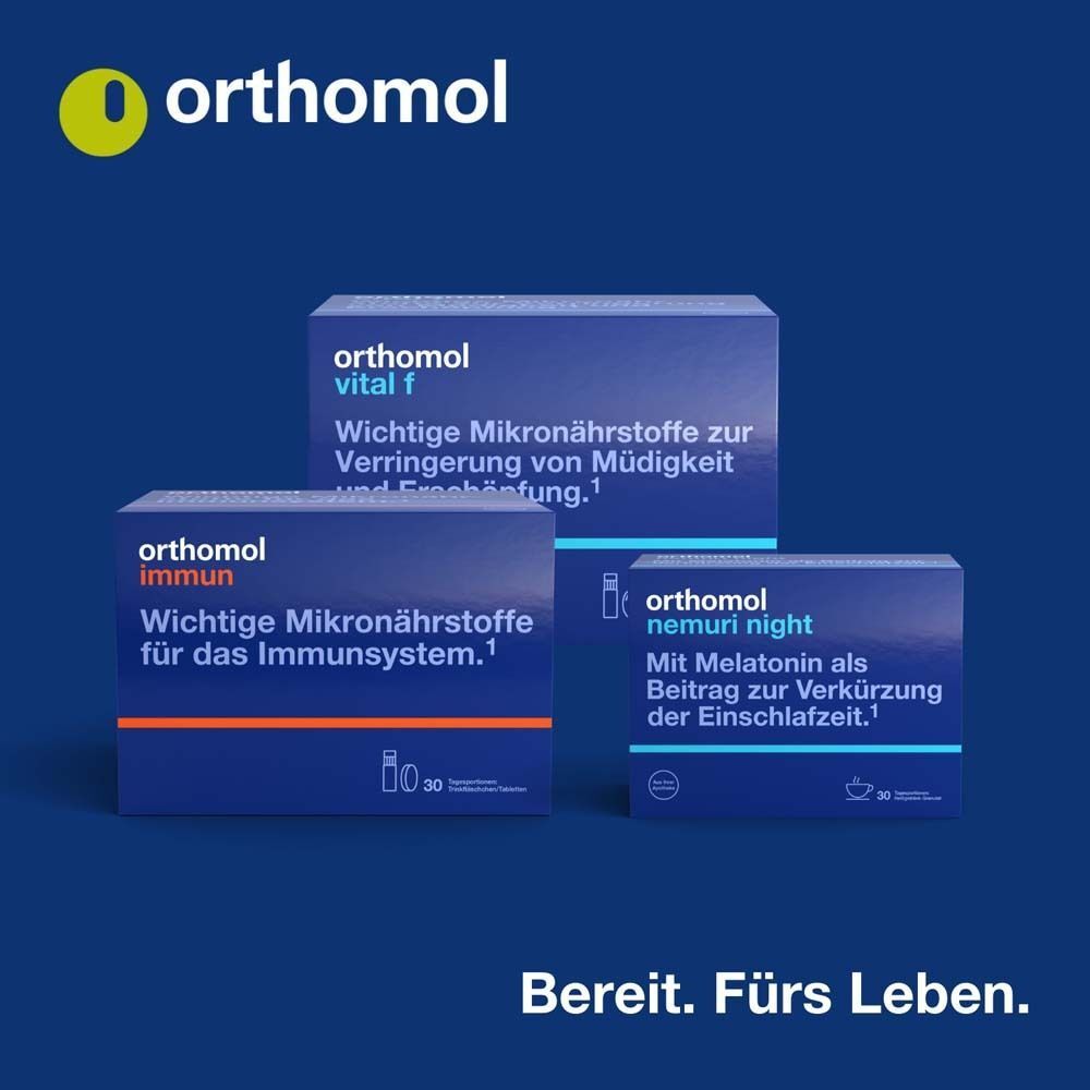 Drei blaue Schachteln. Orthomol Vital m, Orthomol Immun, Orthomol Nemuri night. Aufschrift: Bereit. Fürs Leben.