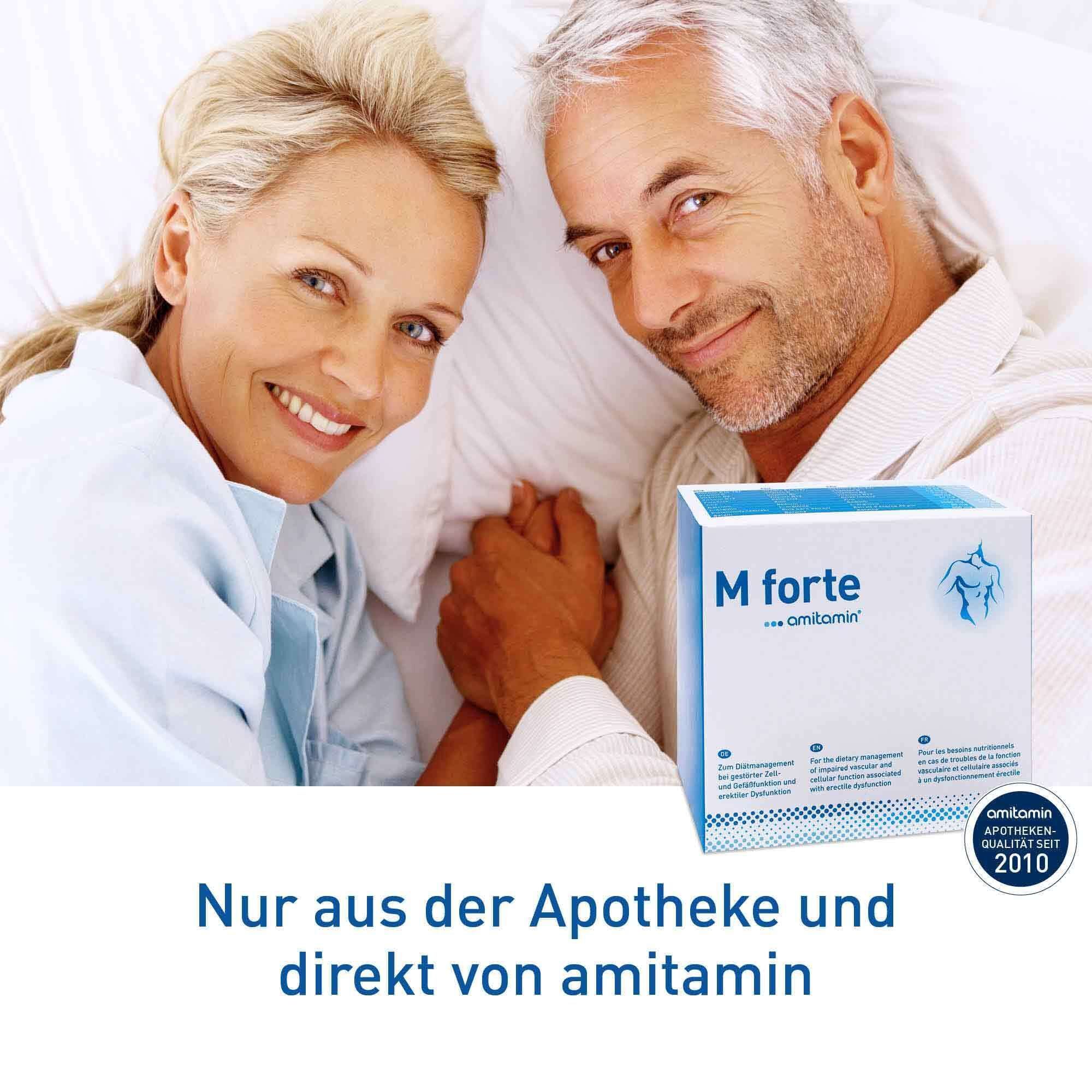 Paar im Bett. Produktverpackung mit Aufdruck: M forte, amitamin. Text: Nur aus der Apotheke und direkt von amitamin.